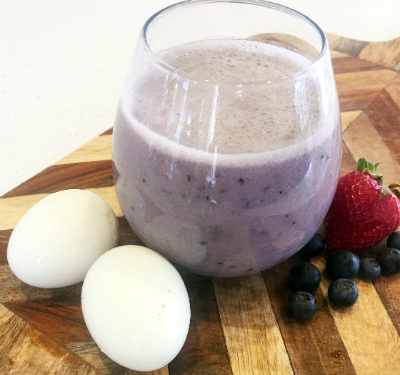 Super-Simple Breakfast: Banana-Berry Smoothie and Hard-Boiled Eggs